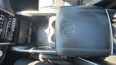 2022 RAM 1500 Laramie Crew Cab 4x4 5'7" Box