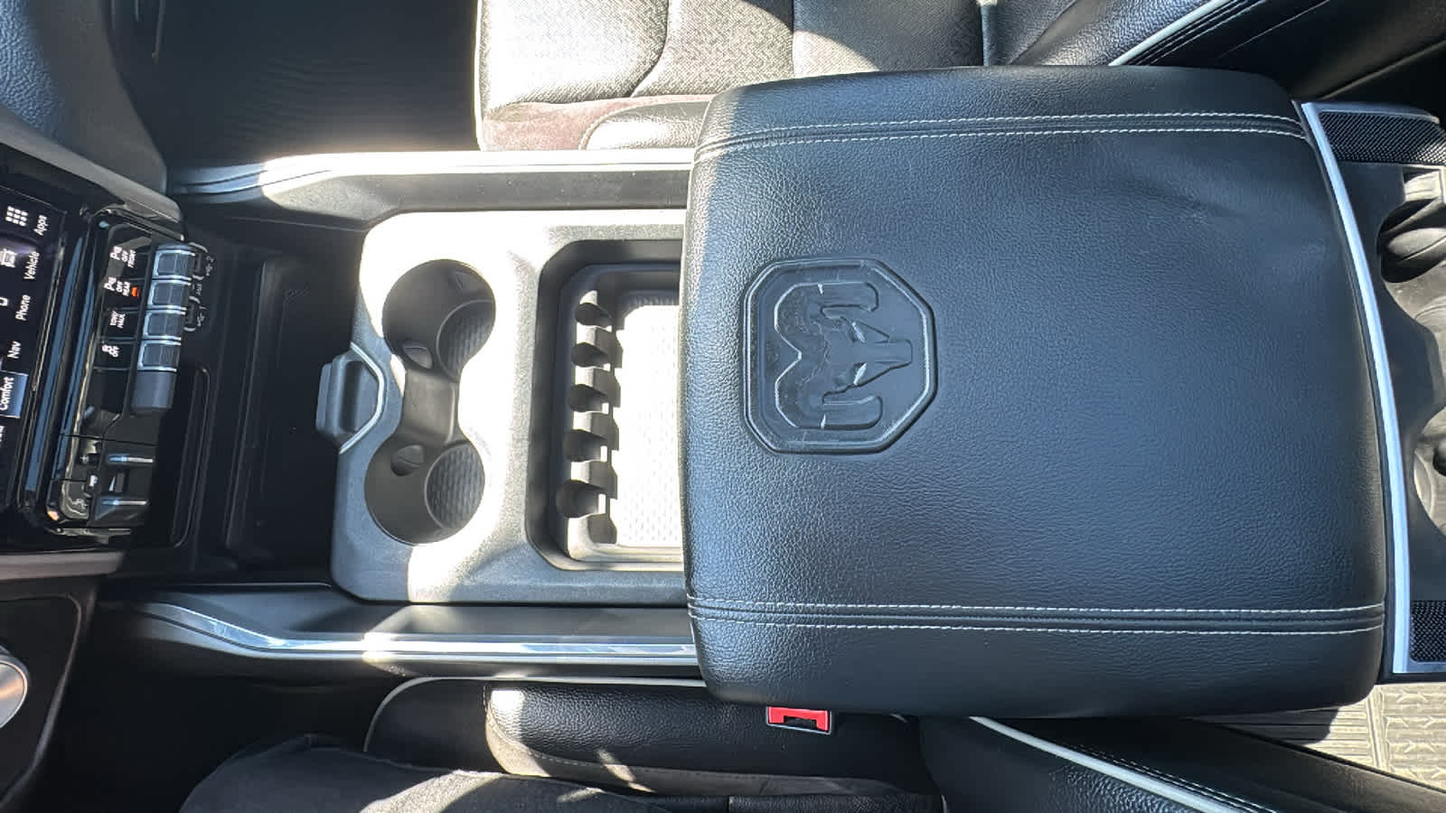 2022 RAM 1500 Laramie Crew Cab 4x4 5'7" Box
