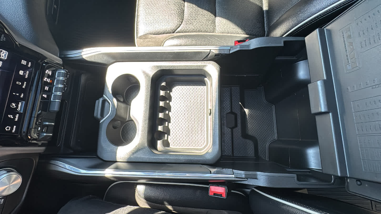 2022 RAM 1500 Laramie Crew Cab 4x4 5'7" Box