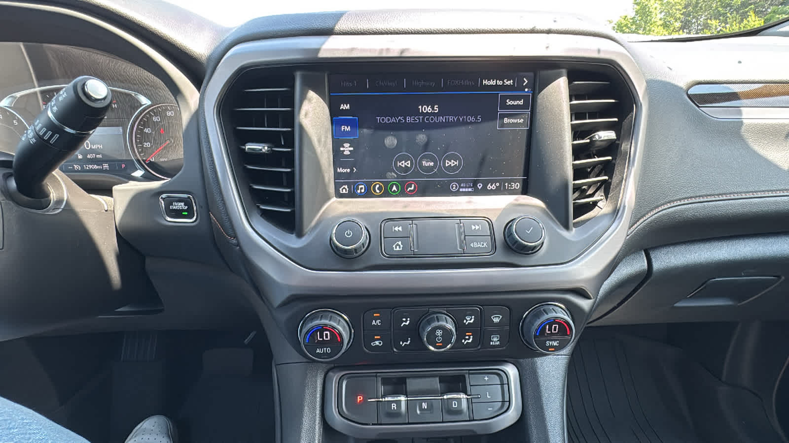 2023 GMC Acadia AT4