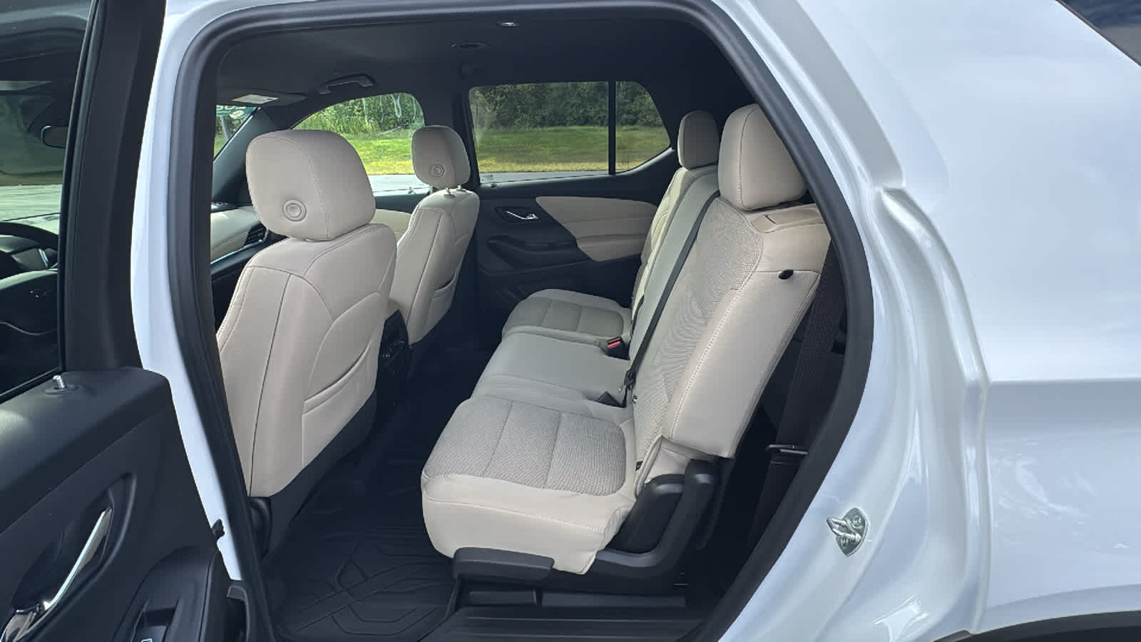 2023 Chevrolet Traverse LS - Photo 15