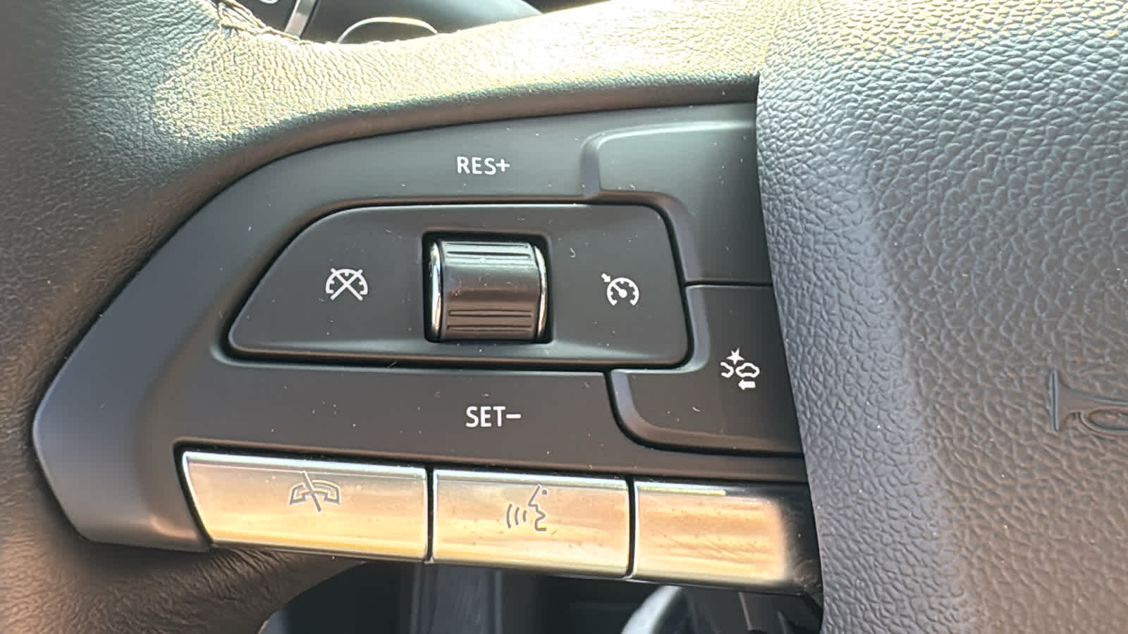2025 Cadillac XT4 Premium Luxury - Photo 13