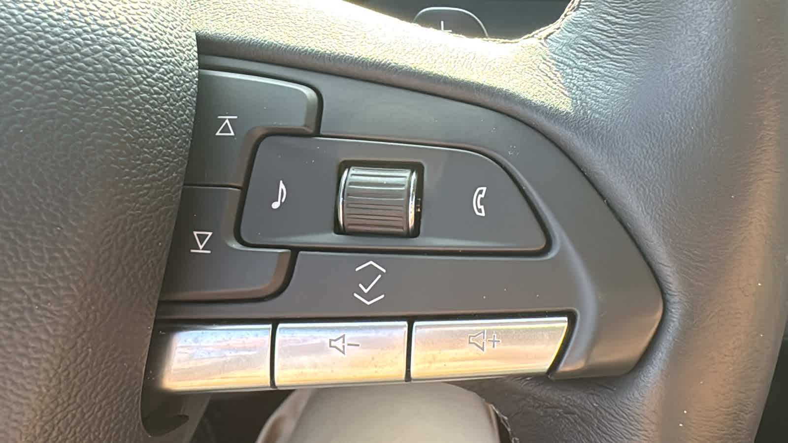 2025 Cadillac XT4 Premium Luxury - Photo 14