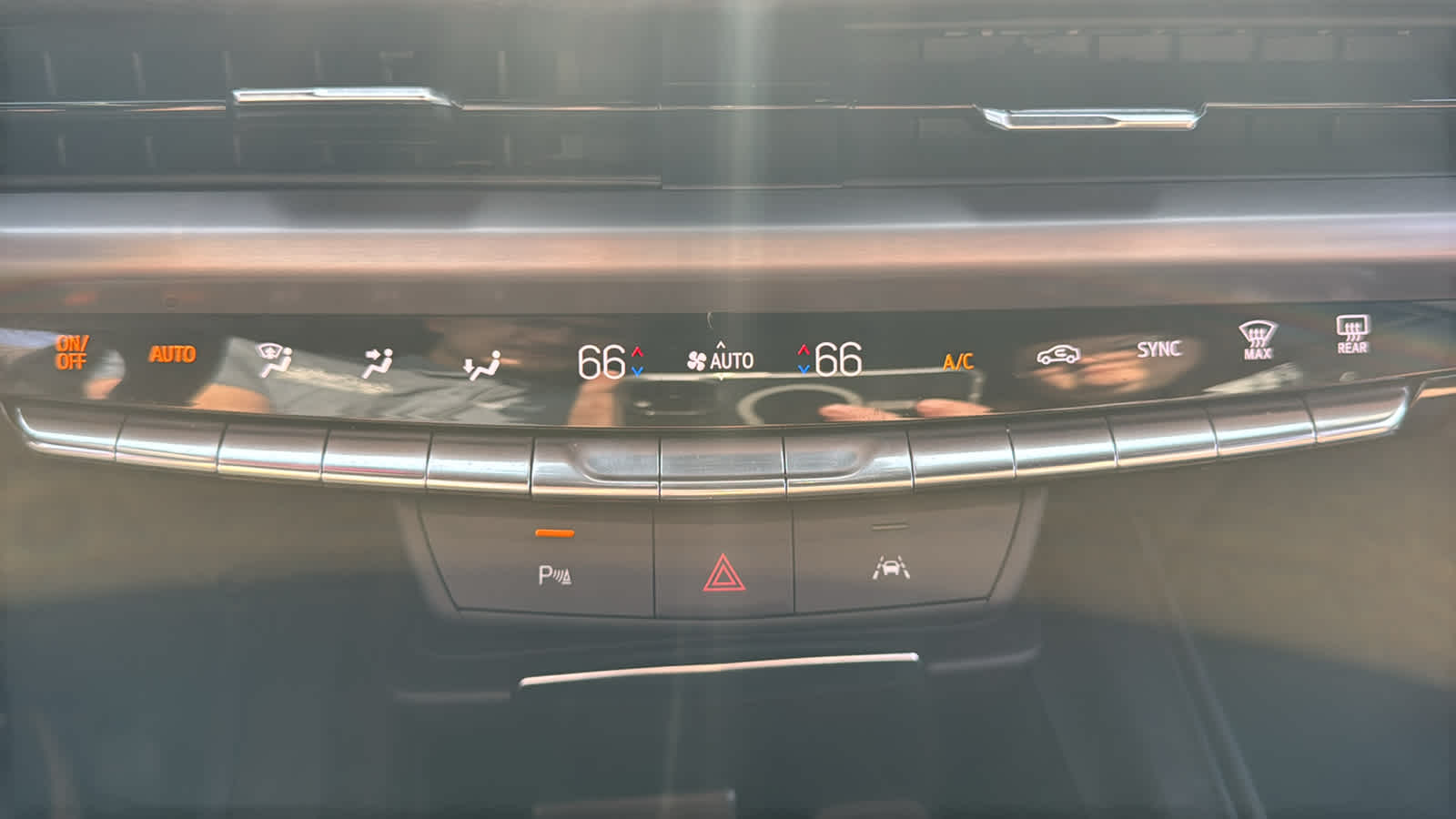 2025 Cadillac XT4 Premium Luxury - Photo 18