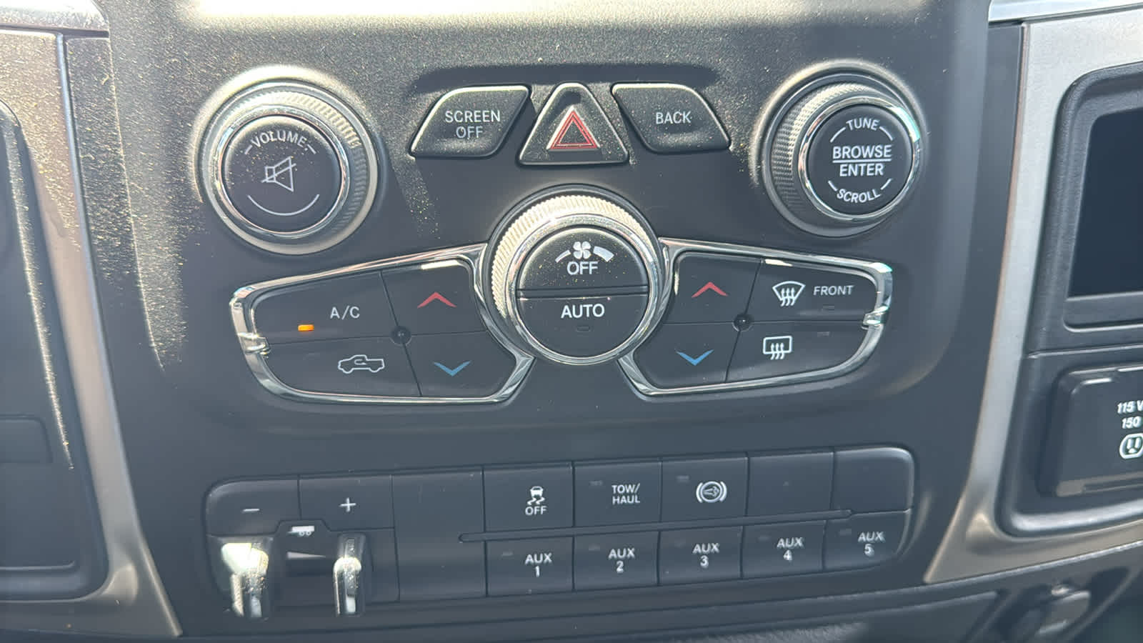 2018 RAM 2500 Big Horn Crew Cab 4x4 6'4" Box