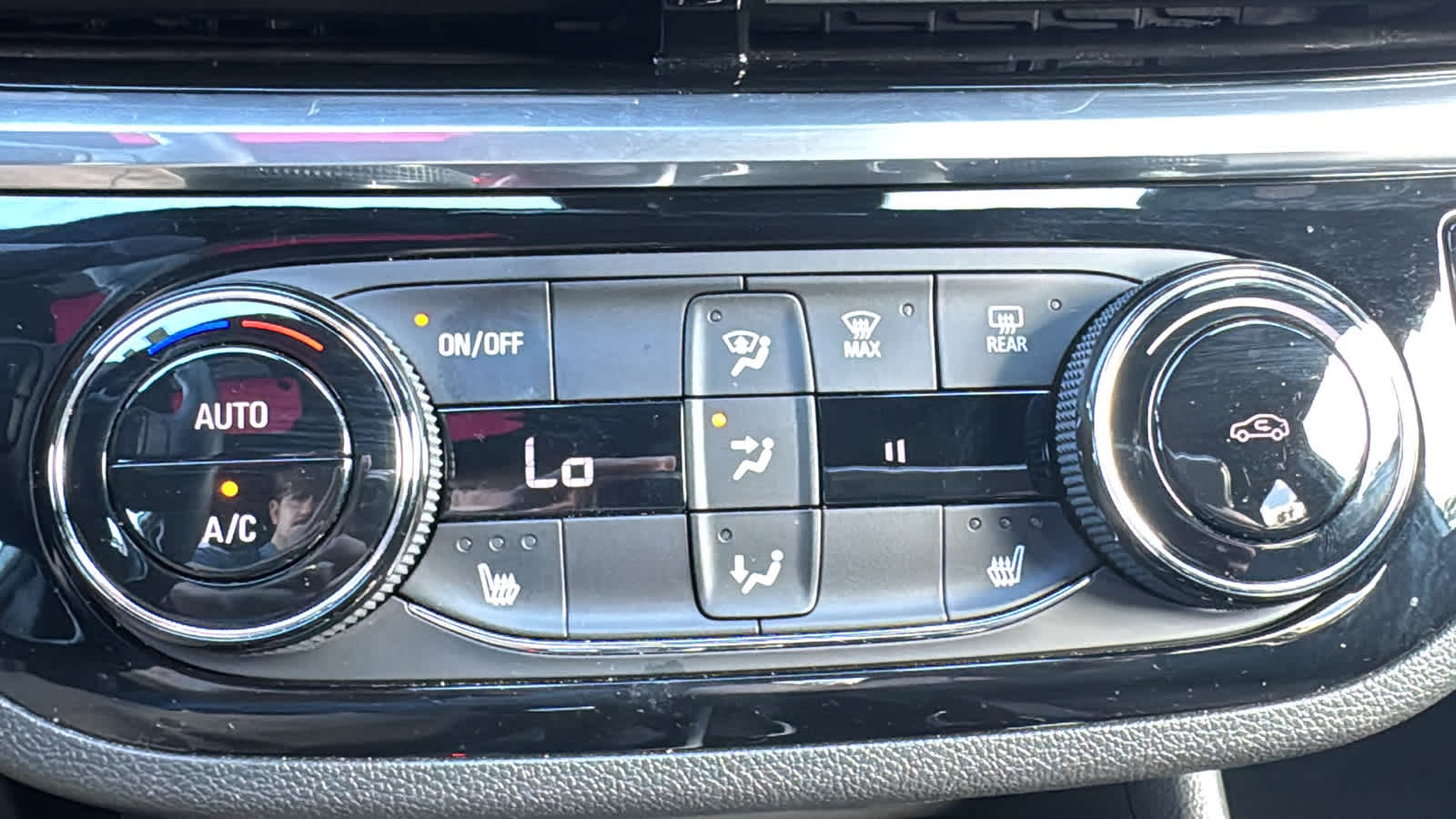 2024 Buick Envista Sport Touring - Photo 17